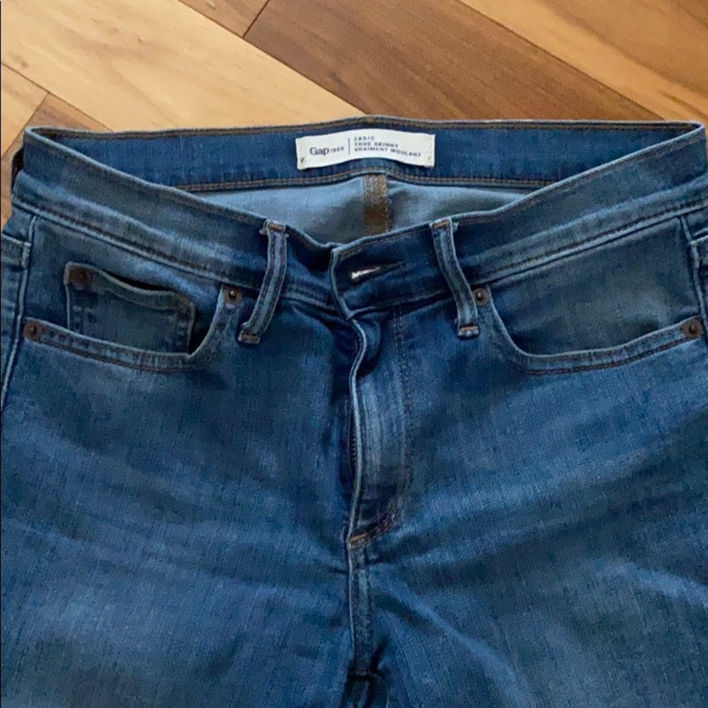 Gap true skinny jeans medium wash 28 short